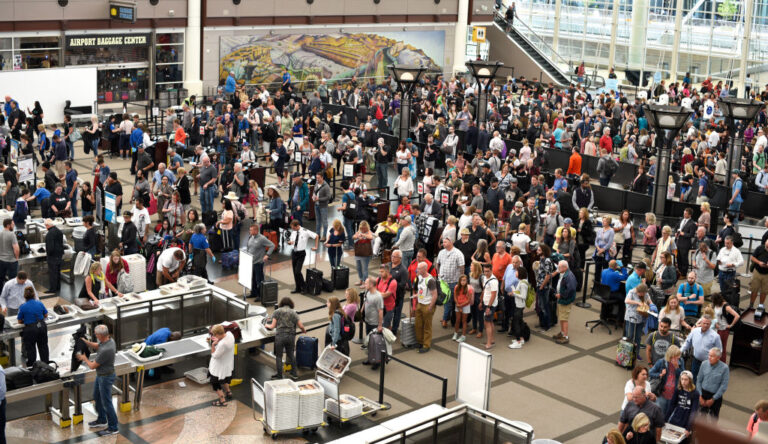 Retrasos en Vuelos por Vientos Extremos en el Aeropuerto de Denver