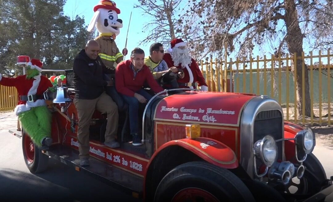 Santa Claus Bombero Trae Alegría a Niños de Ciudad Juárez con Campaña Navideña