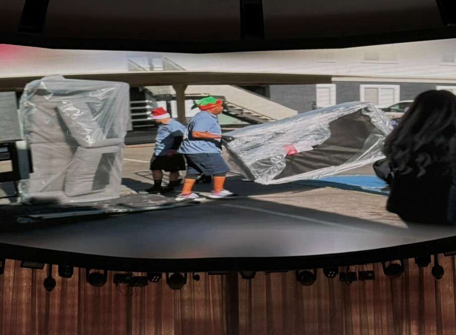 30 Familias en Las Vegas Reciben Regalos y Hogar en la Iniciativa “Home for the Holidays”