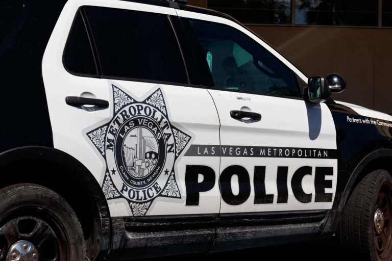 Arresto de Oficial de Policía de LVMPD por Violencia Doméstica y Obstrucción de Justicia