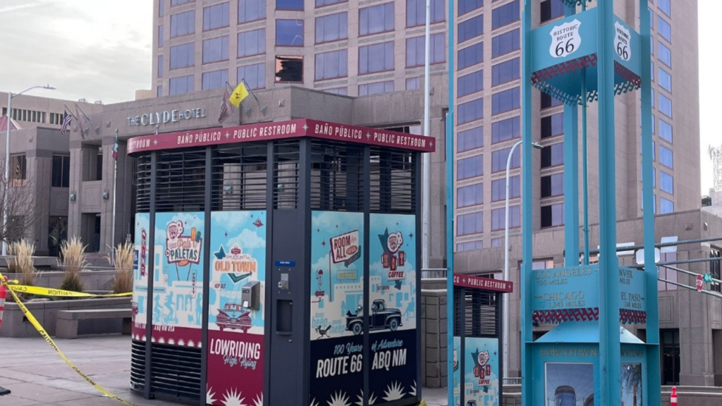 El Portland Loo: Un Innovador Baño Público En Civic Plaza De Albuquerque