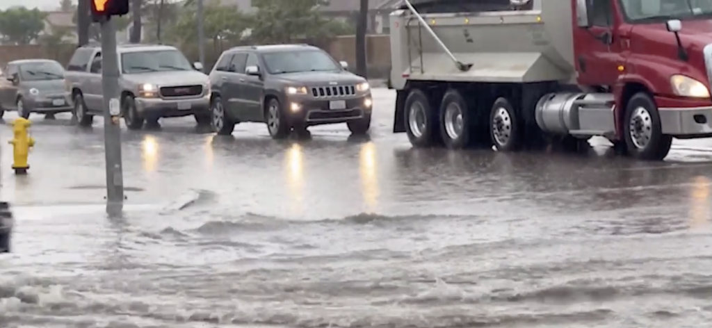 Inundaciones Repentinas Obligan Al Cierre De Calles En Palm Springs