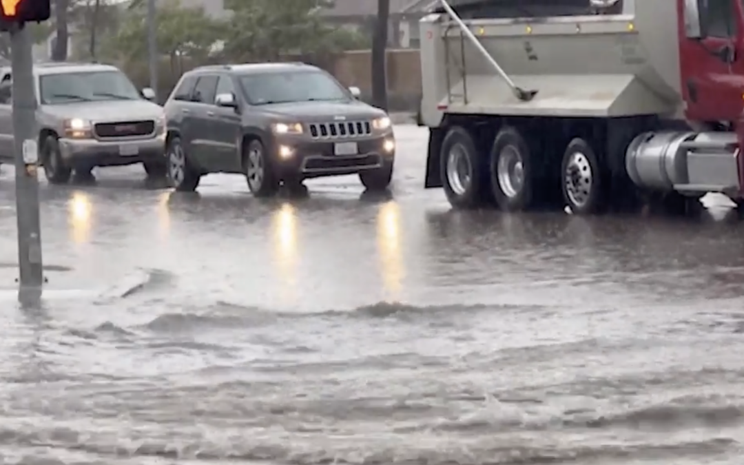 INUNDACIONES REPENTINAS OBLIGAN AL CIERRE DE CALLES EN PALM SPRINGS