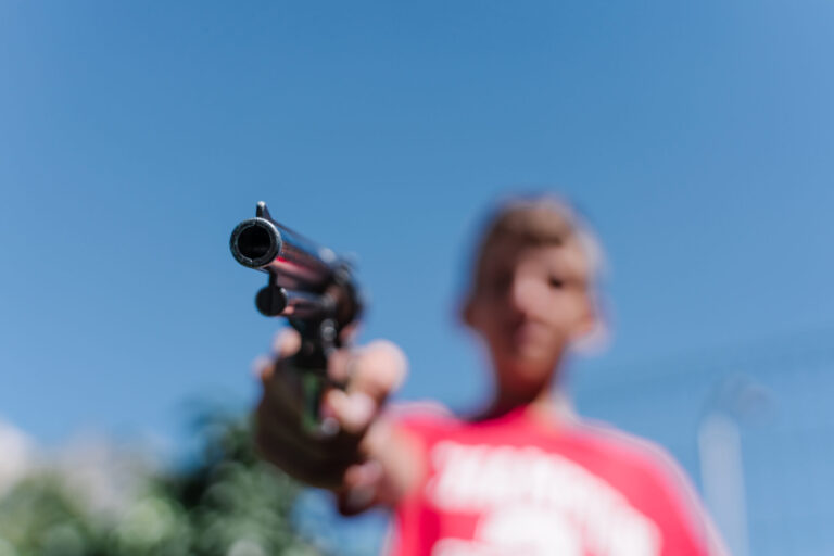 Aumentan un 36% los Arrestos de Menores por Armas en Wichita en 2025