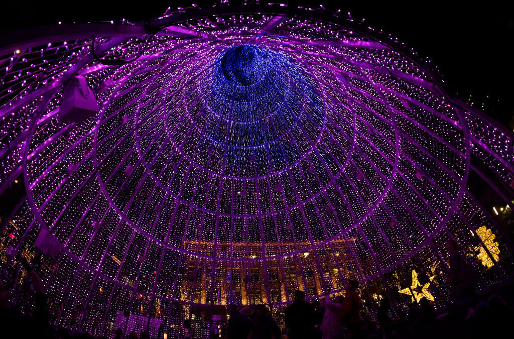 Las Decoraciones Navideñas en Denver: Una Tradición que Perdura Hasta Enero