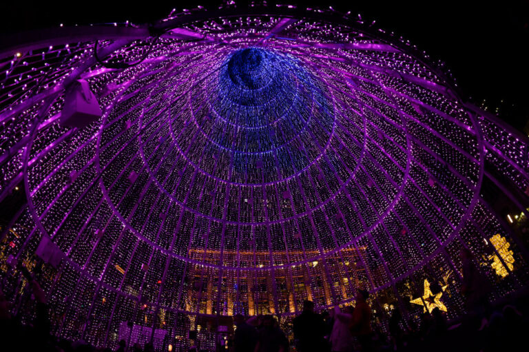 Las Decoraciones Navideñas en Denver: Una Tradición que Perdura Hasta Enero