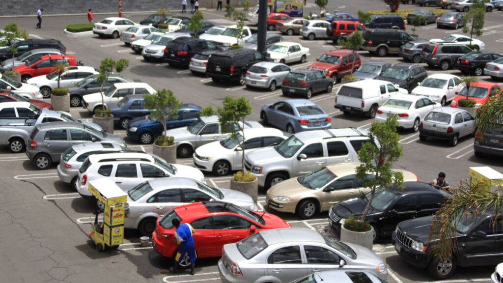 Iniciativa en Puebla: Estacionamientos Gratis en Plazas Comerciales por Horas