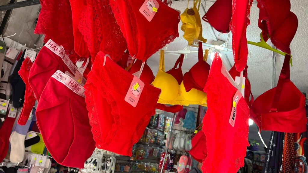 Calzones de Año Nuevo: El Ritual Colorido que Une Fe, Amor y Prosperidad