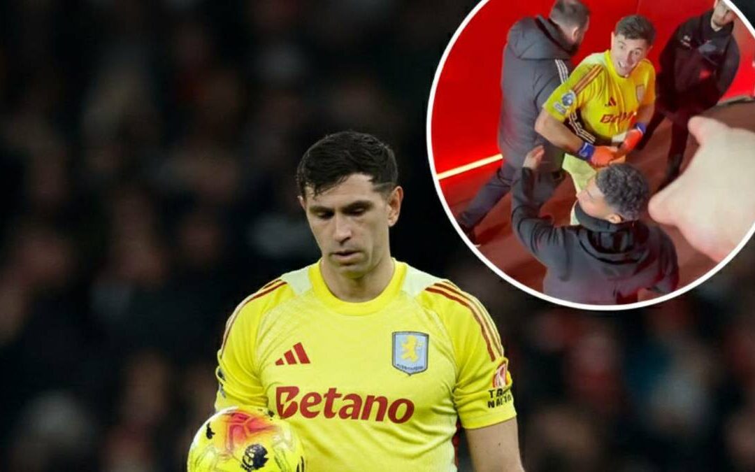 Dibu Martínez se enfrenta a aficionados del Arsenal en un altercado | VIDEO