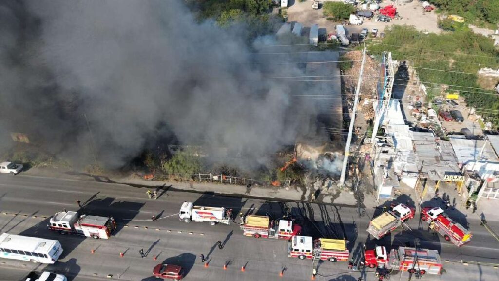 Incendio en Monterrey: Almacén en llamas provoca gran movilización de bomberos