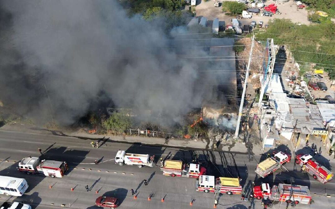 Incendio en Monterrey: Almacén en llamas provoca gran movilización de bomberos