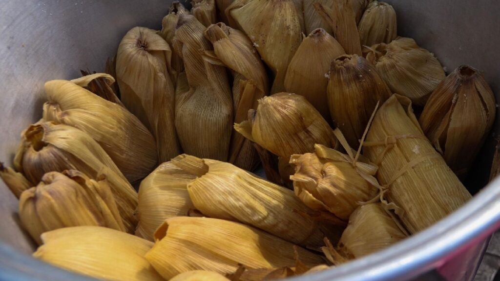 La alta demanda de tamales en Saltillo impide el descanso de una familia