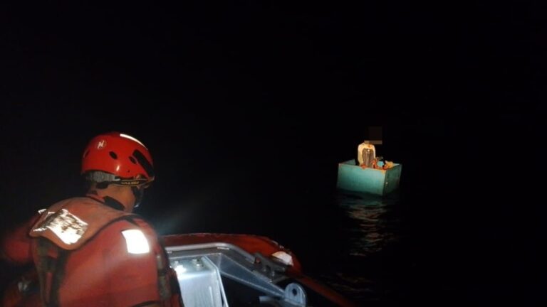 Rescate de Náufragos en Chiapas: Marina Salvó a Tres Tripulantes de Embarcación Pesquera