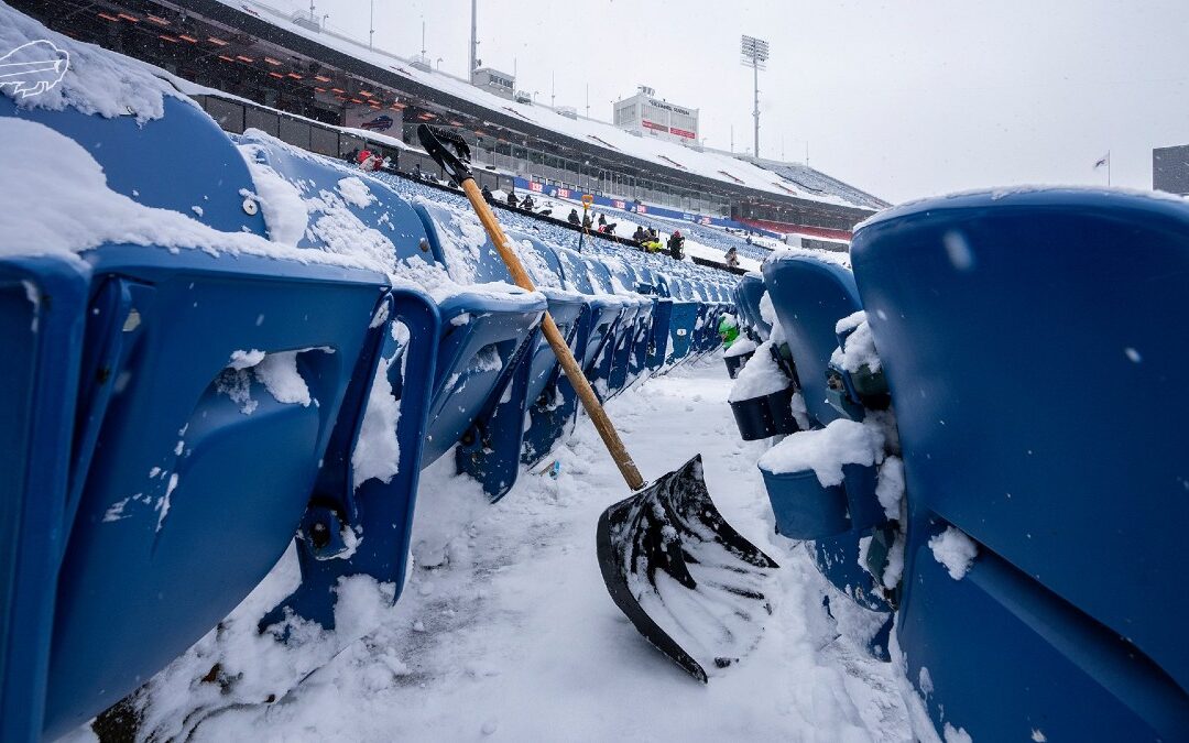 Los Buffalo Bills Invitan a sus Aficionados a Limpiar la Nieve en Highmark Stadium: ¡Descubre los Beneficios!