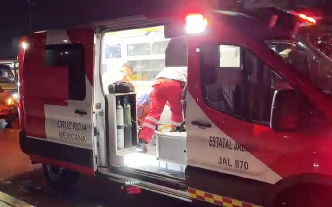 Policía de Guadalajara en Estado Crítico Tras Accidentes en Periférico Sur