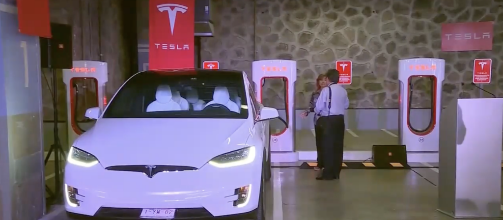 Arrestan A Hombre Por Presuntos Robos De Cargadores Tesla En El Valle De Coachella