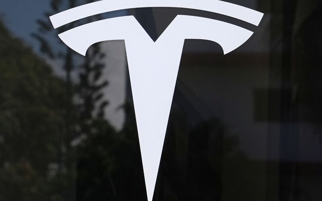 Tesla Perdió el Liderazgo Global en Vehículos Eléctricos con Ventas a la Baja en 2025