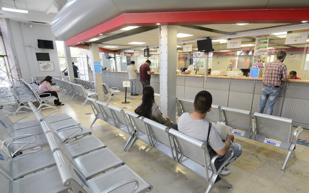 Fallos en el Servicio Predial en Guadalajara Causan Caos en el Primer Día de Pagos