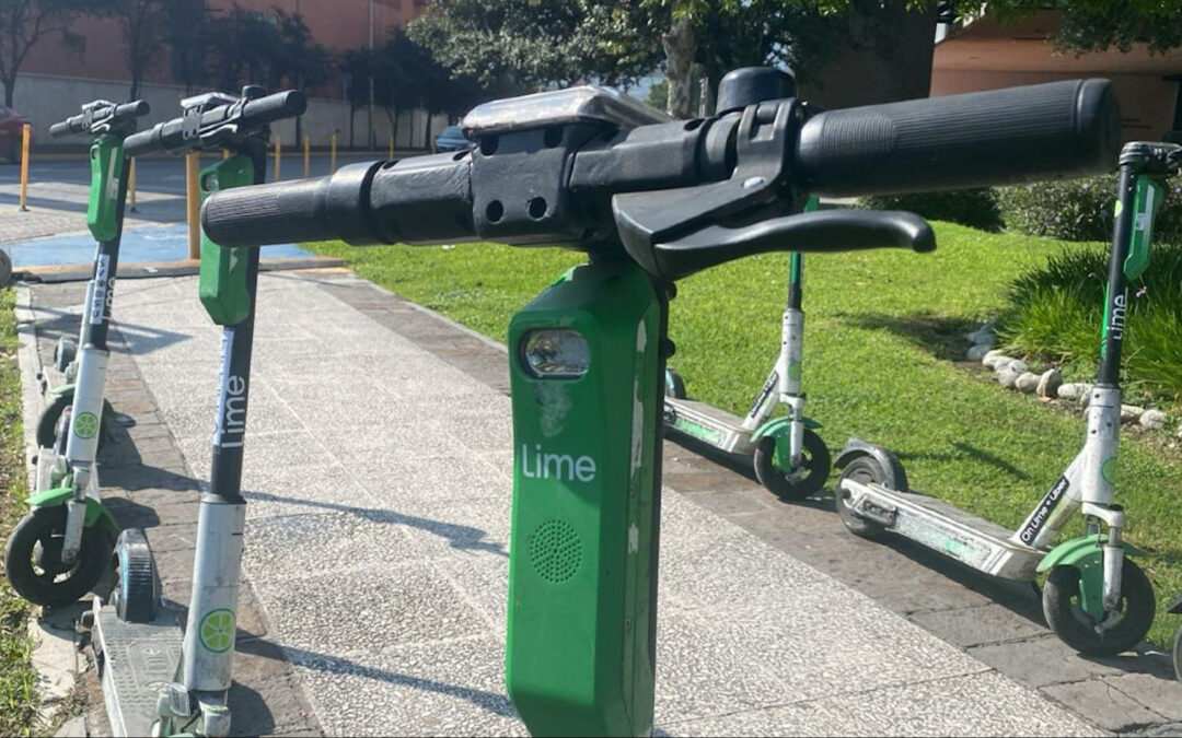 Expansión de Scooters Eléctricos en la Zona Tec de Monterrey: ¿Futuro sin Regulación?