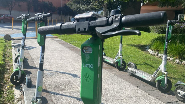 Expansión de Scooters Eléctricos en la Zona Tec de Monterrey: ¿Futuro sin Regulación?