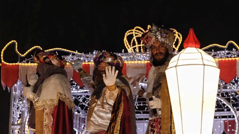Descubre cómo vivir la mágica experiencia del desfile de Reyes Magos en Puebla