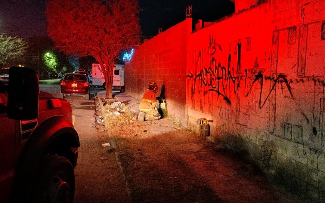 Incendio en Torreón: Hombre provoca caos al incendiar medidores de gas y vehículos