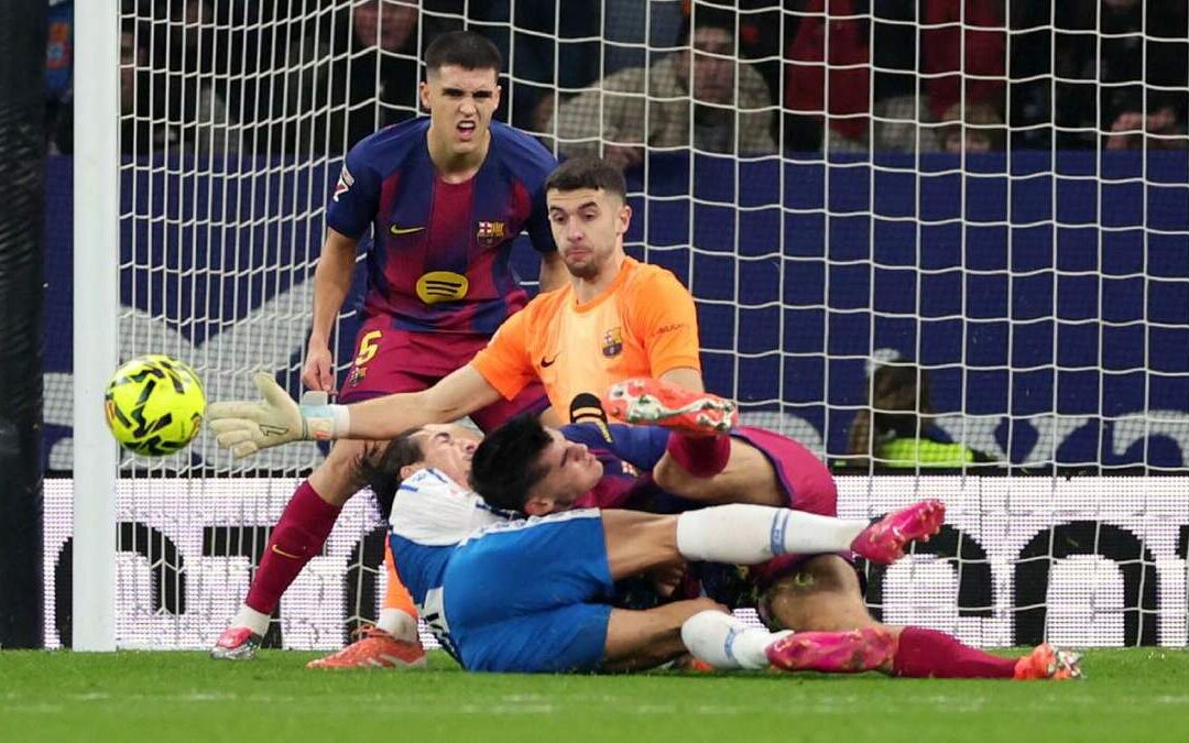 La controversia en el Espanyol vs Barcelona: La jugada de Joan García que sorprendió a todos