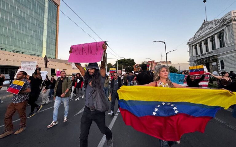 Protesta en Guadalajara: Colectivos se movilizan contra la intervención extranjera en Venezuela
