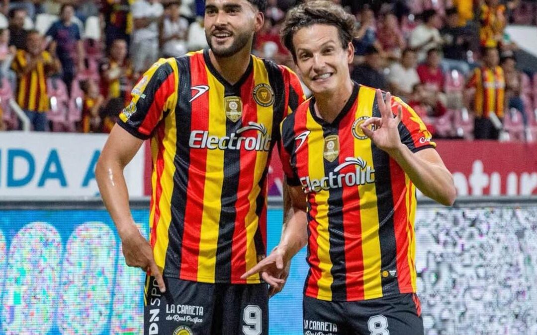 Lesión de Carlos Fierro: Impactante suceso en el partido UDG vs Rayados