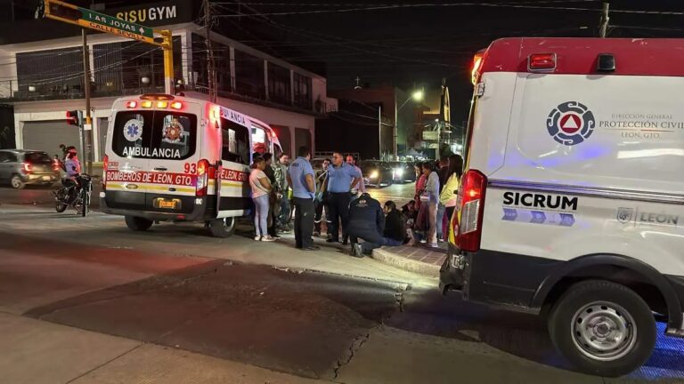 Accidente de Motocicletas en el Bulevar San Juan Bosco de León Deja Cinco Personas Lesionadas