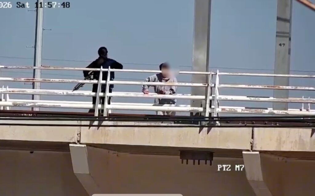 Rescate Heroico En Tlaquepaque: Policías Salvan A Mujer En La Central Nueva - Noticias Notivalle Rescate Heroico En Tlaquepaque: Policías Salvan A Mujer En La Central Nueva