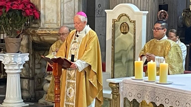 Arzobispo de Puebla Llama a la Paz en el Día de Reyes y Recuerda a las Víctimas del Descarrilamiento del Tren