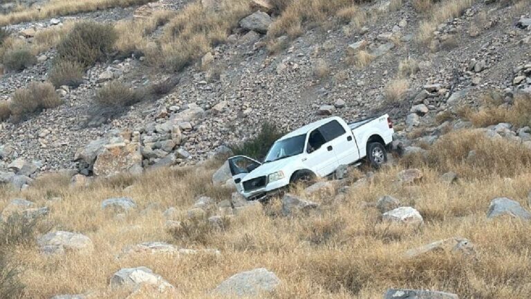 Accidente de Tráfico en Lerdo: Hombre Vuelca su Camioneta Tras Perder el Control en una Curva