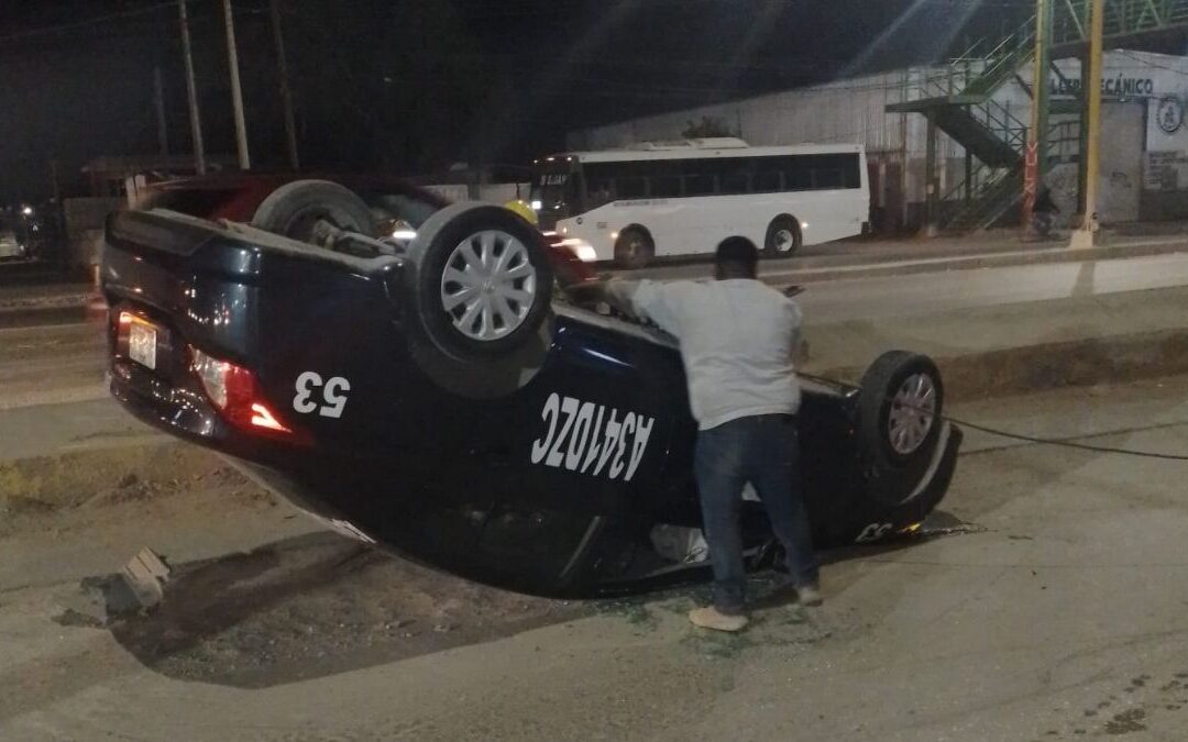 Volcadura de Taxi en Matamoros: Taxista Sufre Heridas en Accidente Impactante