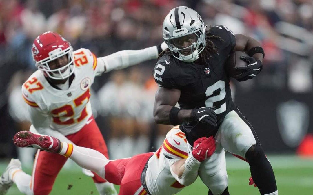 Los Las Vegas Raiders Cierran la Temporada con una Victoria Sobre los Chiefs