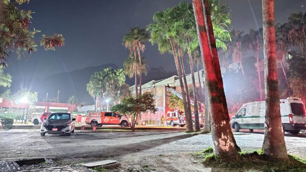 Incidente En La Clínica Imss Monterrey: Joven Provoca Movilización Tras Subir A Edificio