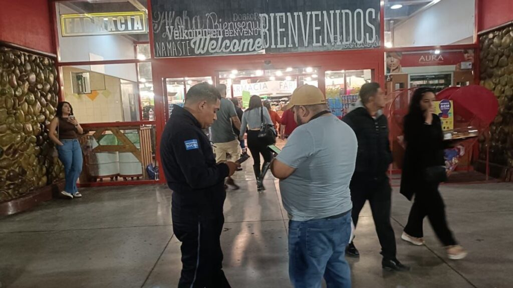 Torreón: Exempleado De Supermercado Sufre Crisis Emocional Y Se Prende Fuego - Noticias Notivalle Torreón: Exempleado De Supermercado Sufre Crisis Emocional Y Se Prende Fuego