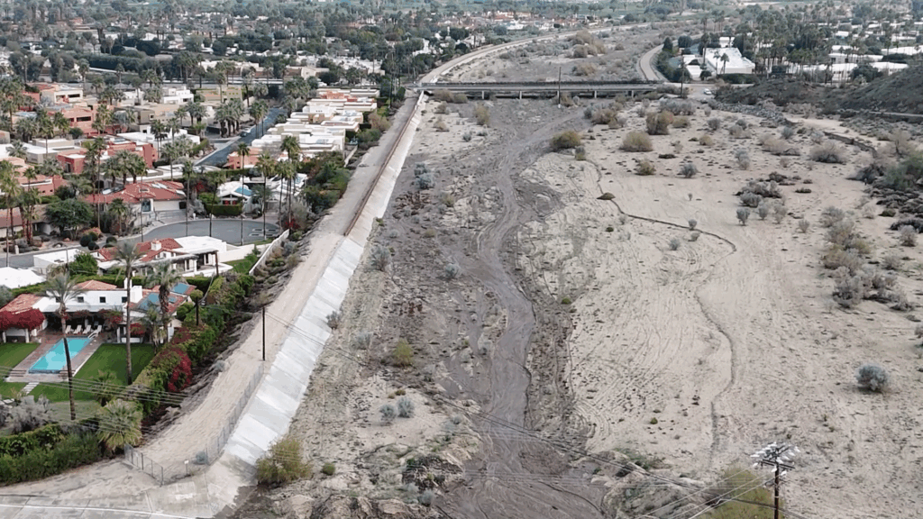 Tormentas Dejan Carreteras Cerradas En El Valle De Coachella