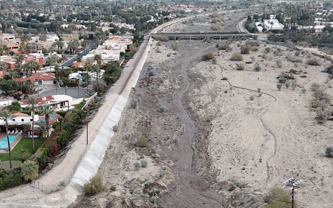 Tormentas dejan carreteras cerradas en el Valle de Coachella