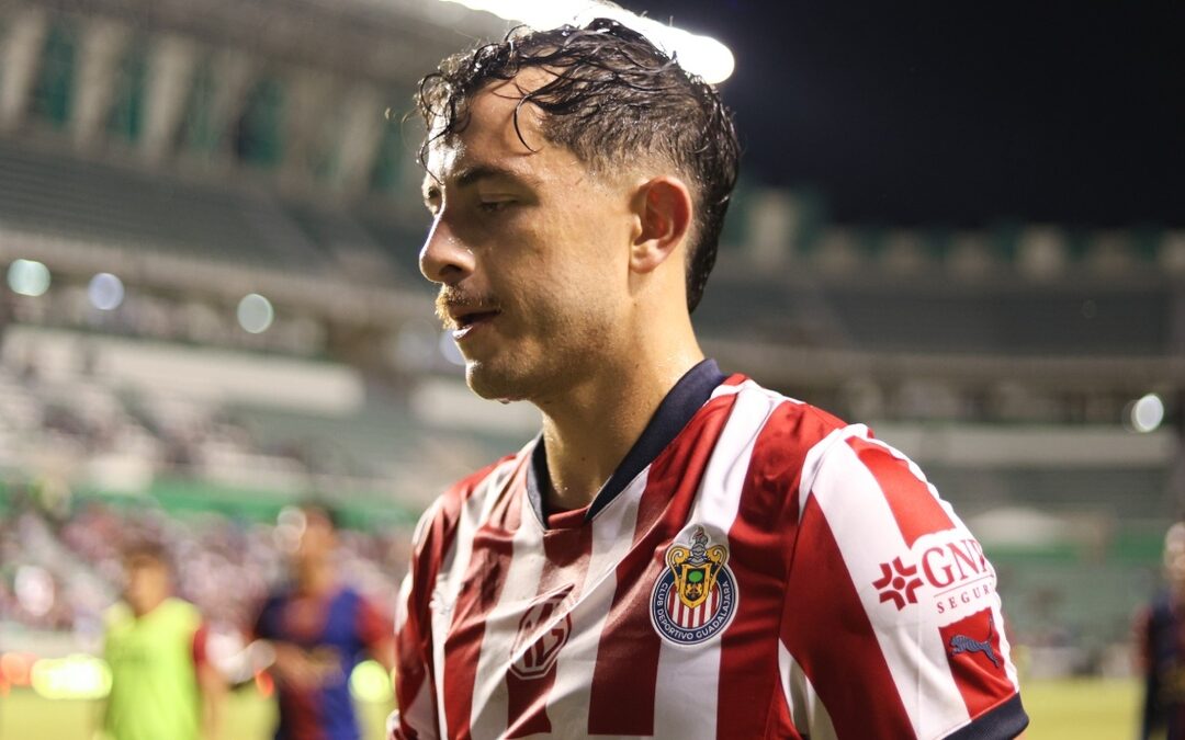 Chivas Confirma la Salida Oficial de Alan Mozo: Un Despedida Emotiva
