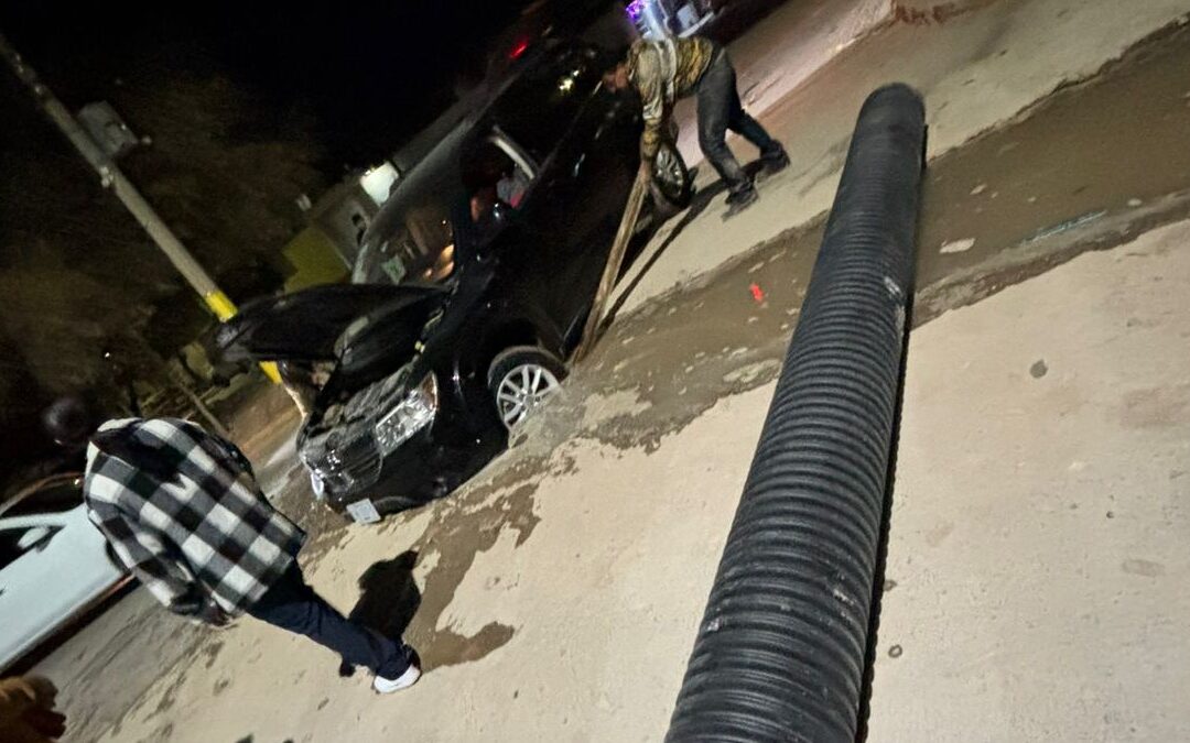 Accidente de Camioneta en Torreón: Zanja de SIMAS Causó el Problema en Las Carolinas
