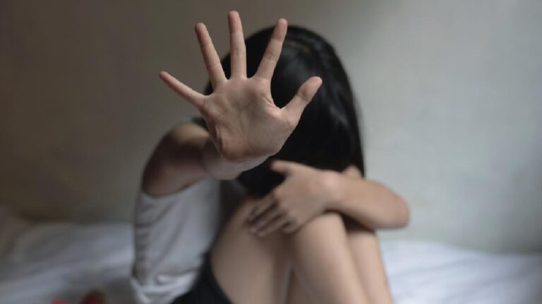 Fiscalía Detiene a 3 Hombres por Abuso Infantil y Violación en el AMG