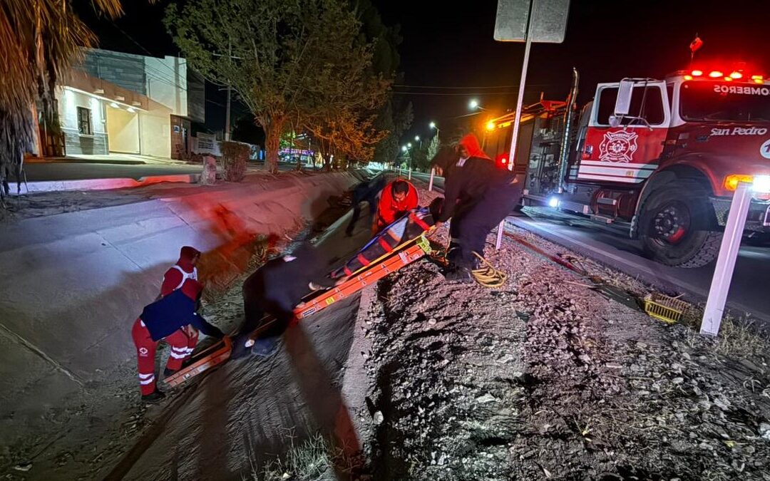 Motociclista Lesionado tras Caer a Canal de Riego en San Pedro: Rescate Exitosa