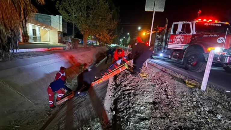 Motociclista Lesionado tras Caer a Canal de Riego en San Pedro: Rescate Exitosa