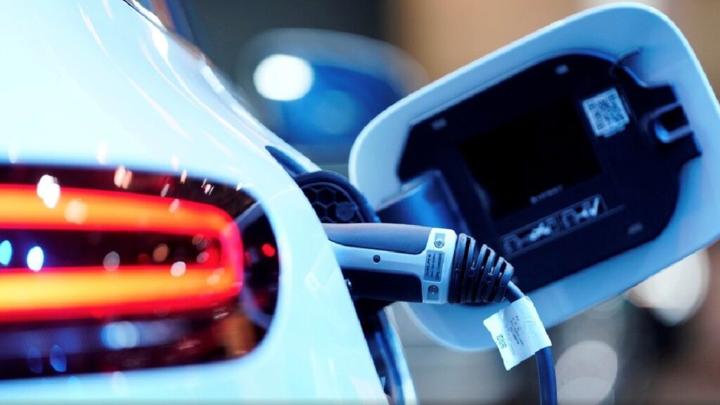 Trágico Accidente En Palm Springs: Niño De 5 Años Atropellado Por Automóvil Eléctrico Que, Según El Conductor, Arrancó Solo