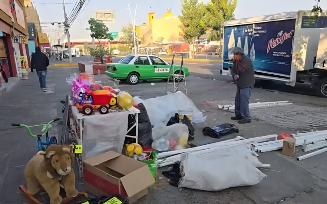 Don Juanito Lucha por Ayudar a Su Esposa Enferma Sin Vender Juguetes en Palm Springs