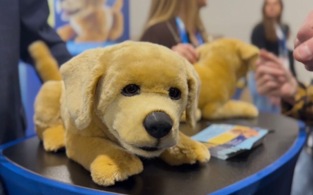 Descubre Tombot Jennie: el perrito labrador robótico que reacciona al tacto humano