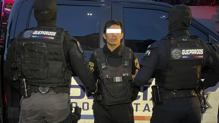 Policía Tlaquepaque Captura a Hombre por Usurpación de Funciones y Posesión Ilegal de Arma