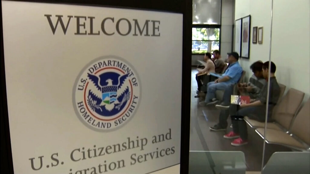 Batalla Legal: La Jueza Federal Que Suspende El Programa Migratorio De Reunificación Familiar