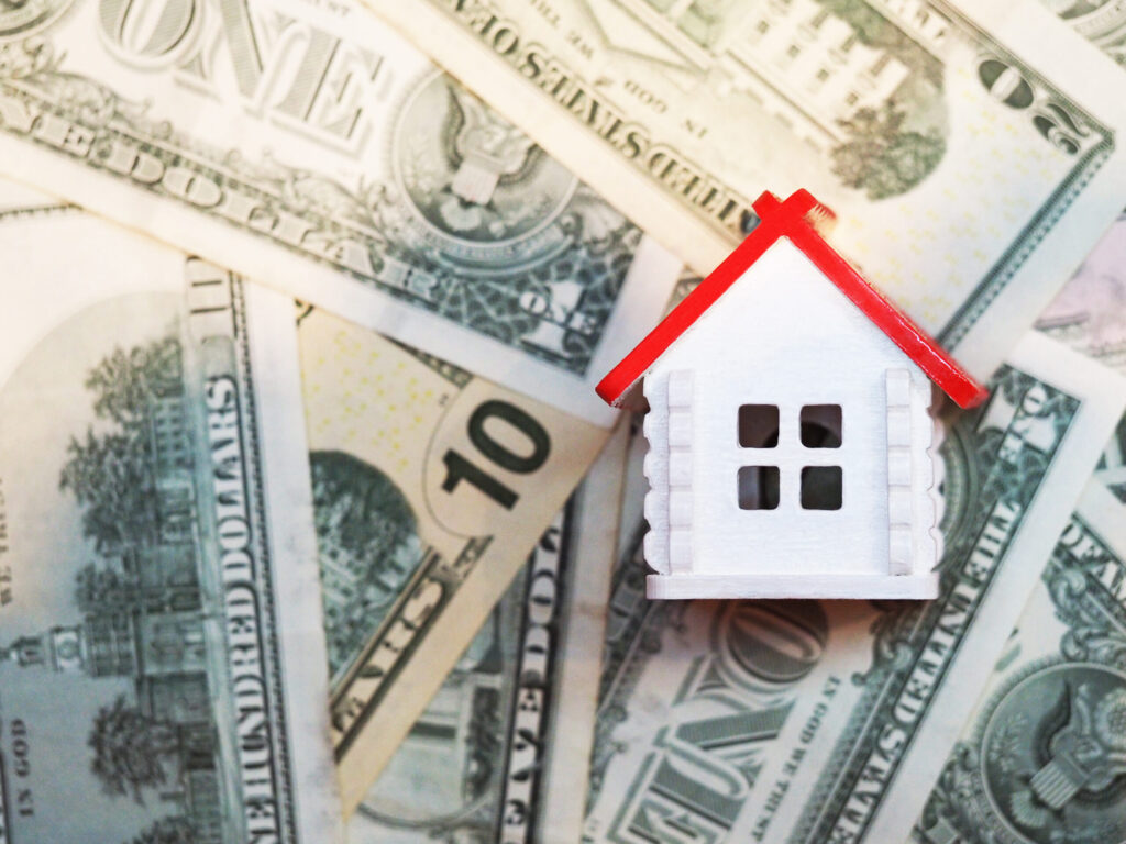 Gastos En Denver Superan Los $102,000 Anuales, Un 30% Más Que El Promedio Nacional